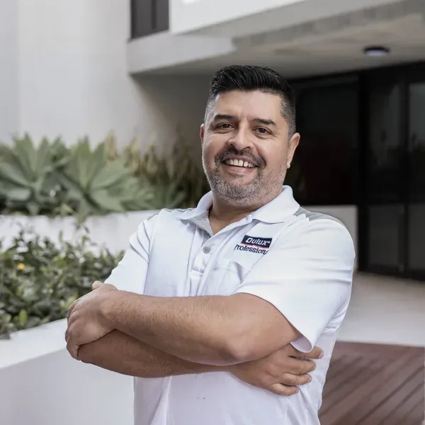 Leo Cartagena Sosa, the Salt Coast painter who quotes and paints your home